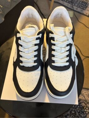 ALO Yoga Black & White Recovery Mode Sneakers